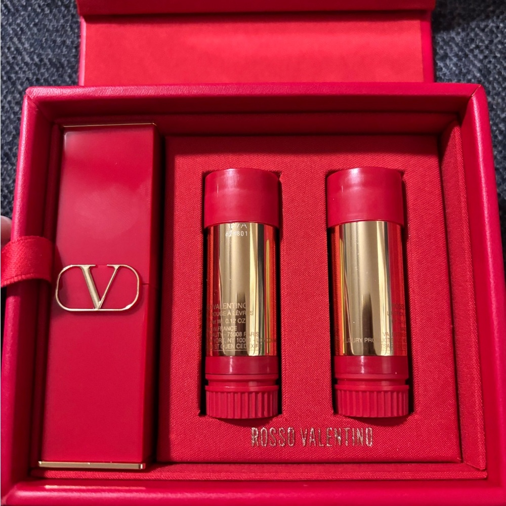 Valentino Couture 3-Piece Full Size Lipstick Set in Hard Mirror Case BNIB - Picture 8 of 15